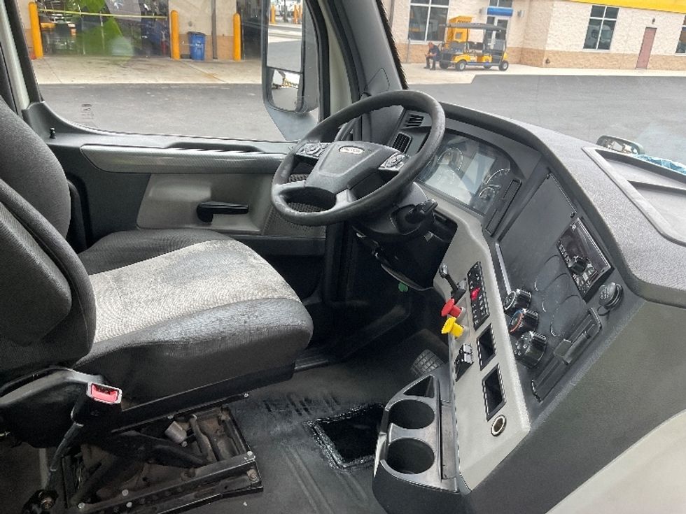 Day Cab Tractor-Heavy Duty Tractors-Freightliner-2019-T12642ST-Tampa-FL-418,257\n\t\tmiles-$ 33,250 - Image 14