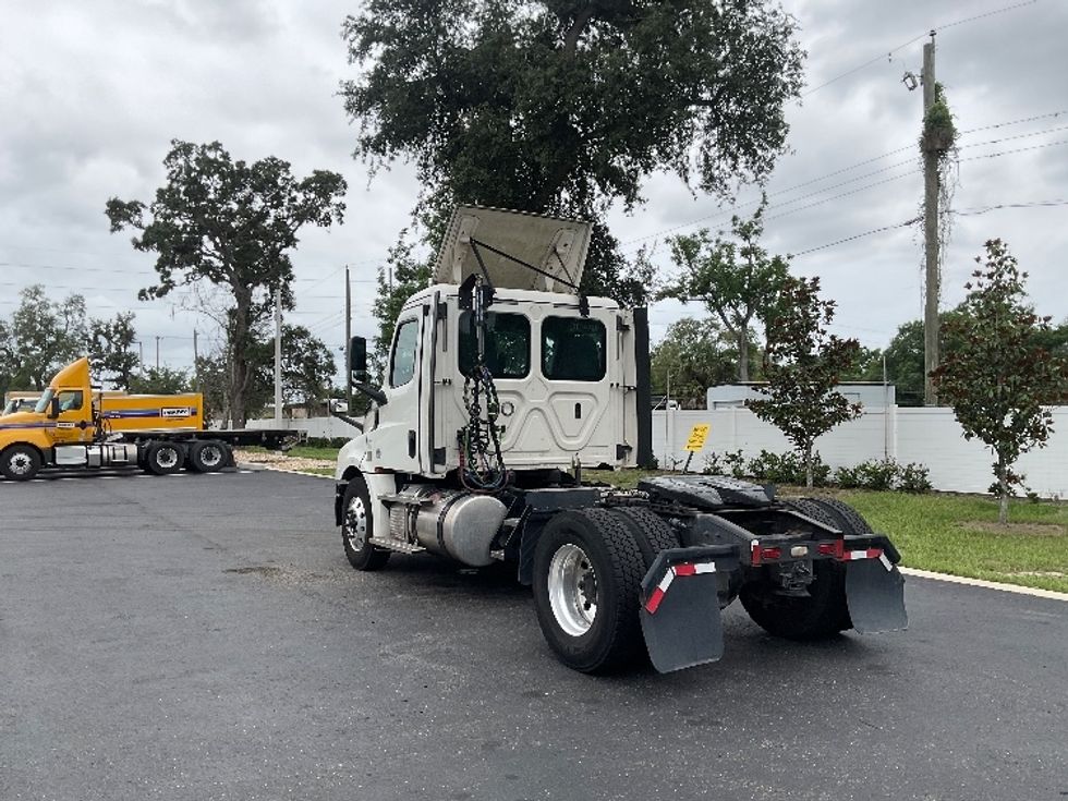 Day Cab Tractor-Heavy Duty Tractors-Freightliner-2019-T12642ST-Tampa-FL-418,257\n\t\tmiles-$ 33,250 - Image 5