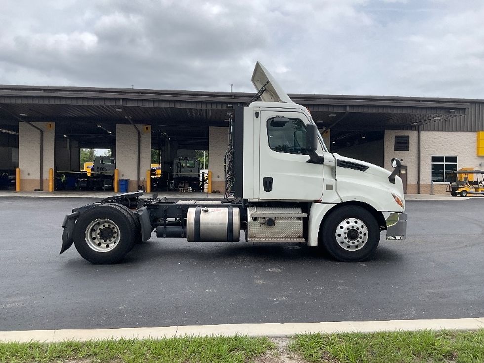Day Cab Tractor-Heavy Duty Tractors-Freightliner-2019-T12642ST-Tampa-FL-418,257\n\t\tmiles-$ 33,250 - Image 8