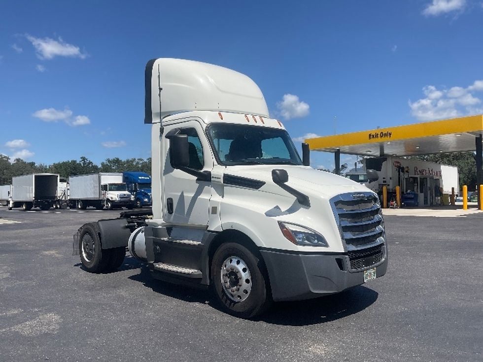 Day Cab Tractor-Heavy Duty Tractors-Freightliner-2019-T12642ST-Tampa-FL-515,104\n\t\tmiles-$ 32,750 - Image 1
