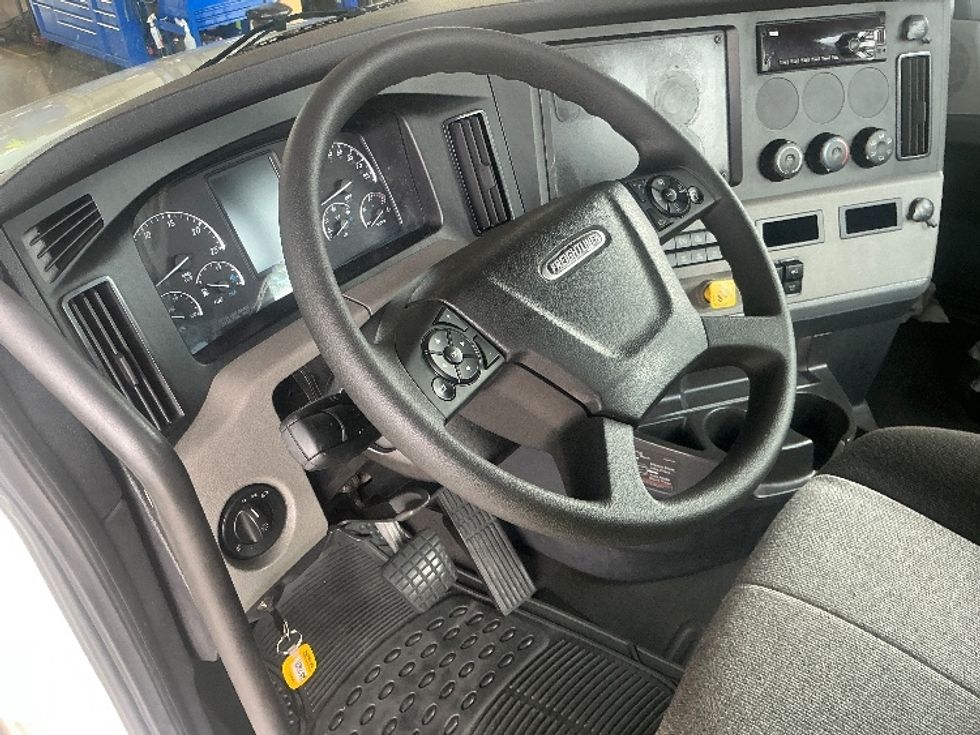 Day Cab Tractor-Heavy Duty Tractors-Freightliner-2019-T12642ST-Tampa-FL-515,104\n\t\tmiles-$ 32,750 - Image 10
