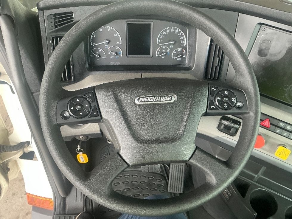 Day Cab Tractor-Heavy Duty Tractors-Freightliner-2019-T12642ST-Tampa-FL-515,104\n\t\tmiles-$ 32,750 - Image 11