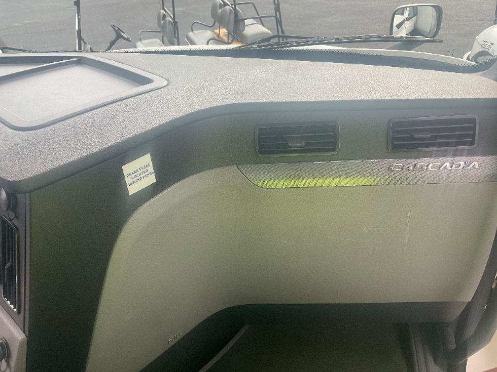 Day Cab Tractor-Heavy Duty Tractors-Freightliner-2019-T12642ST-Tampa-FL-515,104\n\t\tmiles-$ 32,750 - Image 13