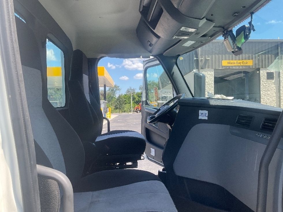 Day Cab Tractor-Heavy Duty Tractors-Freightliner-2019-T12642ST-Tampa-FL-515,104\n\t\tmiles-$ 32,750 - Image 14