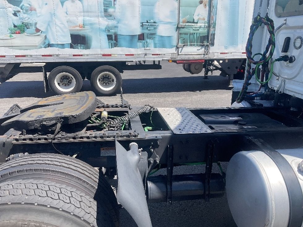 Day Cab Tractor-Heavy Duty Tractors-Freightliner-2019-T12642ST-Tampa-FL-515,104\n\t\tmiles-$ 32,750 - Image 15