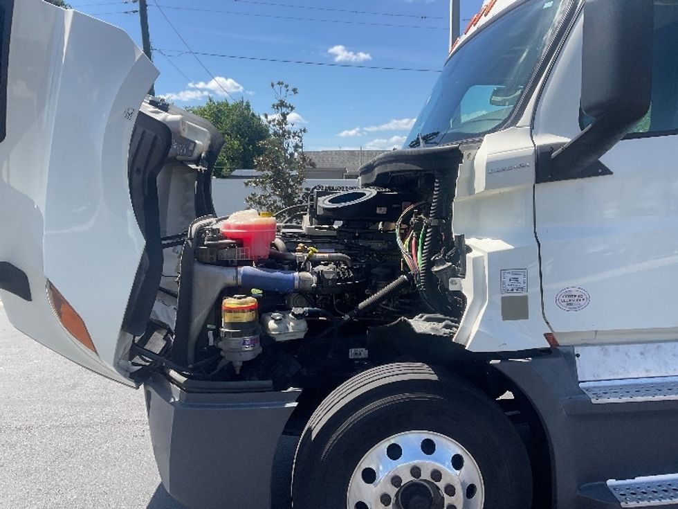 Day Cab Tractor-Heavy Duty Tractors-Freightliner-2019-T12642ST-Tampa-FL-515,104\n\t\tmiles-$ 32,750 - Image 16