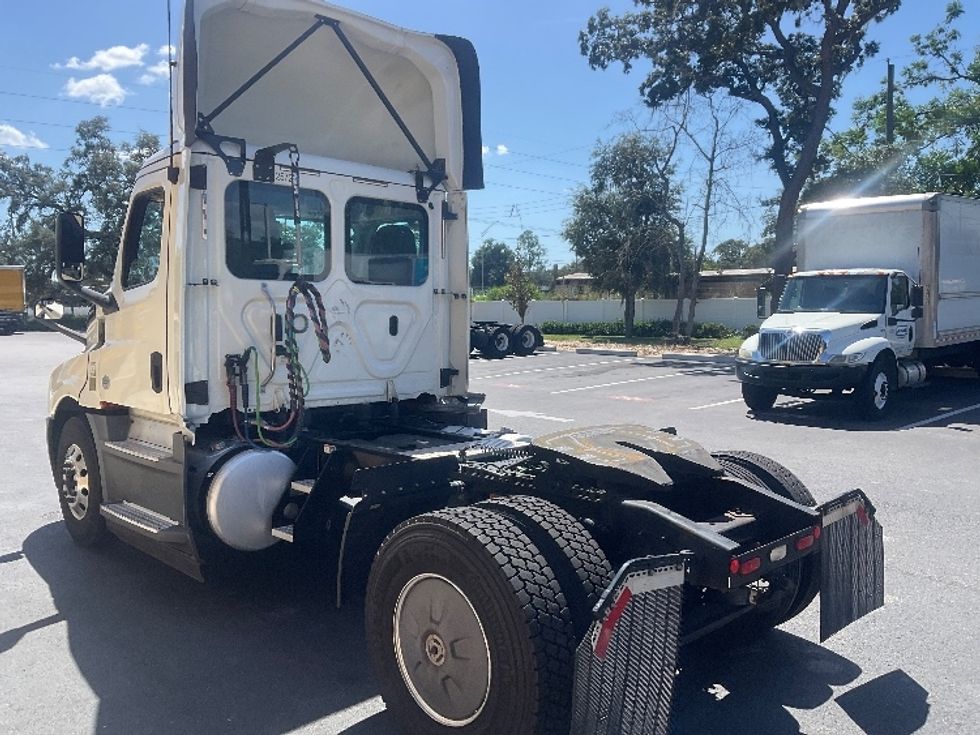Day Cab Tractor-Heavy Duty Tractors-Freightliner-2019-T12642ST-Tampa-FL-515,104\n\t\tmiles-$ 32,750 - Image 17