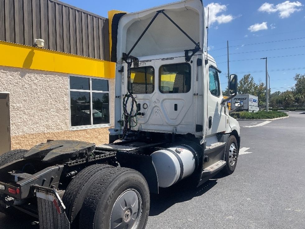 Day Cab Tractor-Heavy Duty Tractors-Freightliner-2019-T12642ST-Tampa-FL-515,104\n\t\tmiles-$ 32,750 - Image 18