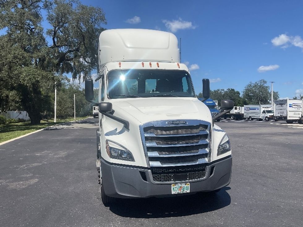 Day Cab Tractor-Heavy Duty Tractors-Freightliner-2019-T12642ST-Tampa-FL-515,104\n\t\tmiles-$ 32,750 - Image 2