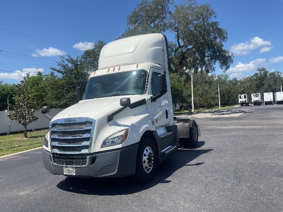 Day Cab Tractor-Heavy Duty Tractors-Freightliner-2019-T12642ST-Tampa-FL-515,104\n\t\tmiles-$ 32,750 - Image 3
