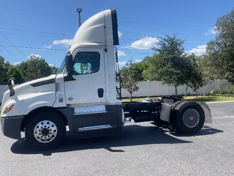 Day Cab Tractor-Heavy Duty Tractors-Freightliner-2019-T12642ST-Tampa-FL-515,104\n\t\tmiles-$ 32,750 - Image 4