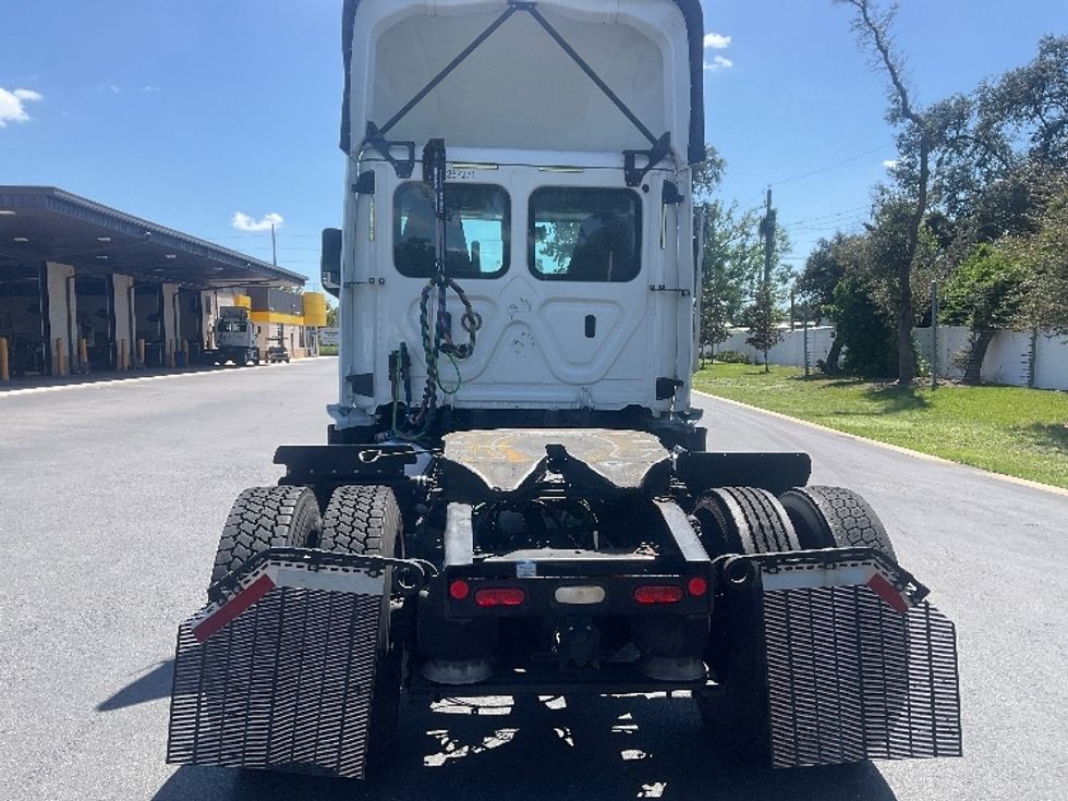 Day Cab Tractor-Heavy Duty Tractors-Freightliner-2019-T12642ST-Tampa-FL-515,104\n\t\tmiles-$ 32,750 - Image 6