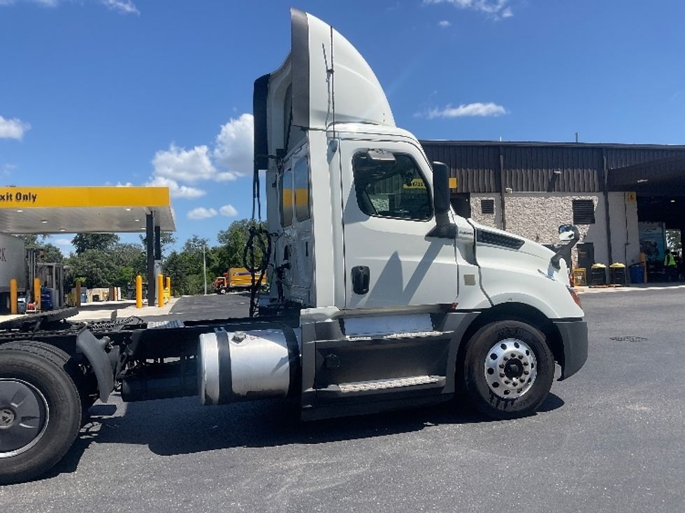 Day Cab Tractor-Heavy Duty Tractors-Freightliner-2019-T12642ST-Tampa-FL-515,104\n\t\tmiles-$ 32,750 - Image 8