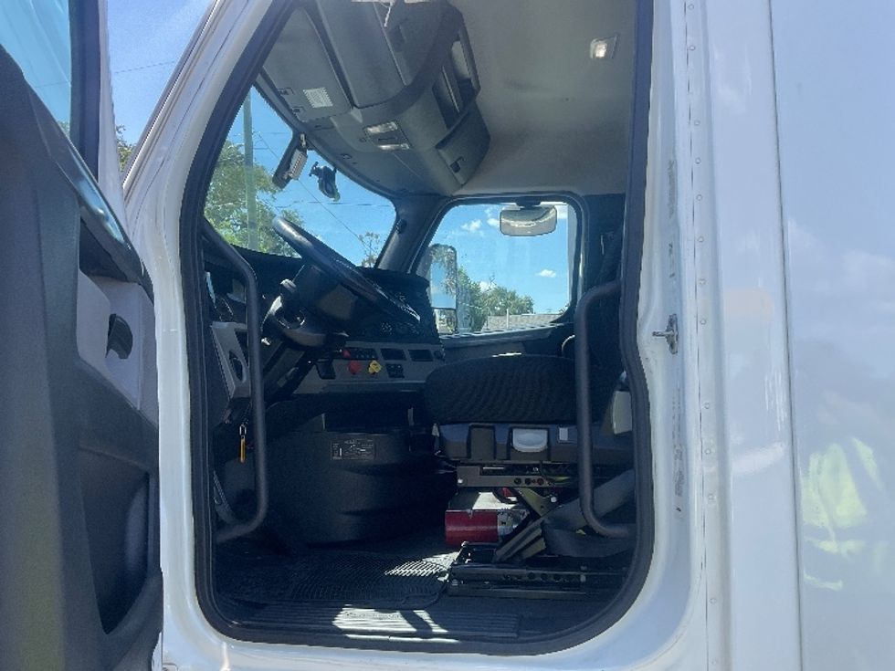 Day Cab Tractor-Heavy Duty Tractors-Freightliner-2019-T12642ST-Tampa-FL-515,104\n\t\tmiles-$ 32,750 - Image 9