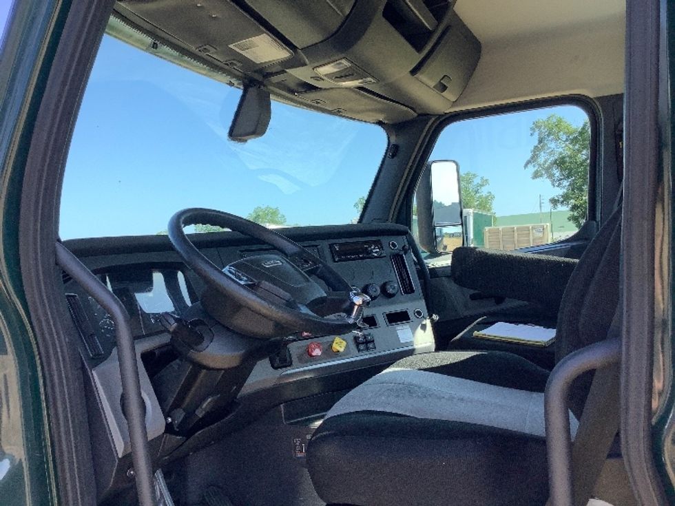 Day Cab Tractor-Heavy Duty Tractors-Freightliner-2019-T12642ST-Tifton-GA-208,691\n\t\tmiles-$ 51,000 - Image 10