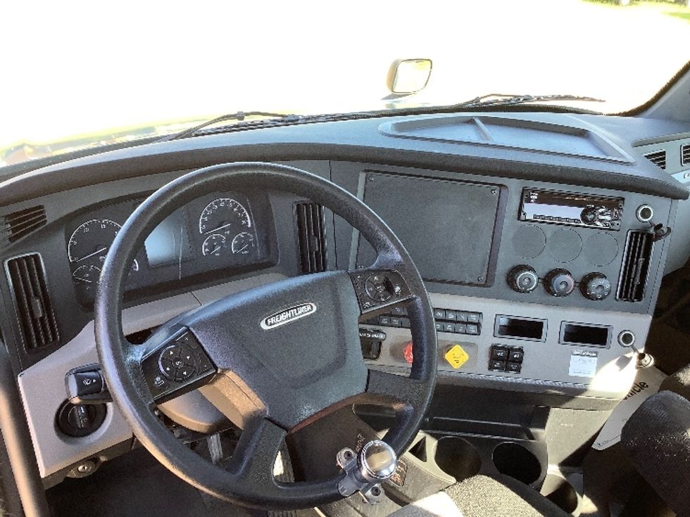 Day Cab Tractor-Heavy Duty Tractors-Freightliner-2019-T12642ST-Tifton-GA-208,691\n\t\tmiles-$ 51,000 - Image 11