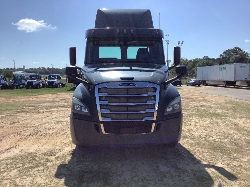 Day Cab Tractor-Heavy Duty Tractors-Freightliner-2019-T12642ST-Tifton-GA-208,691\n\t\tmiles-$ 51,000 - Image 2