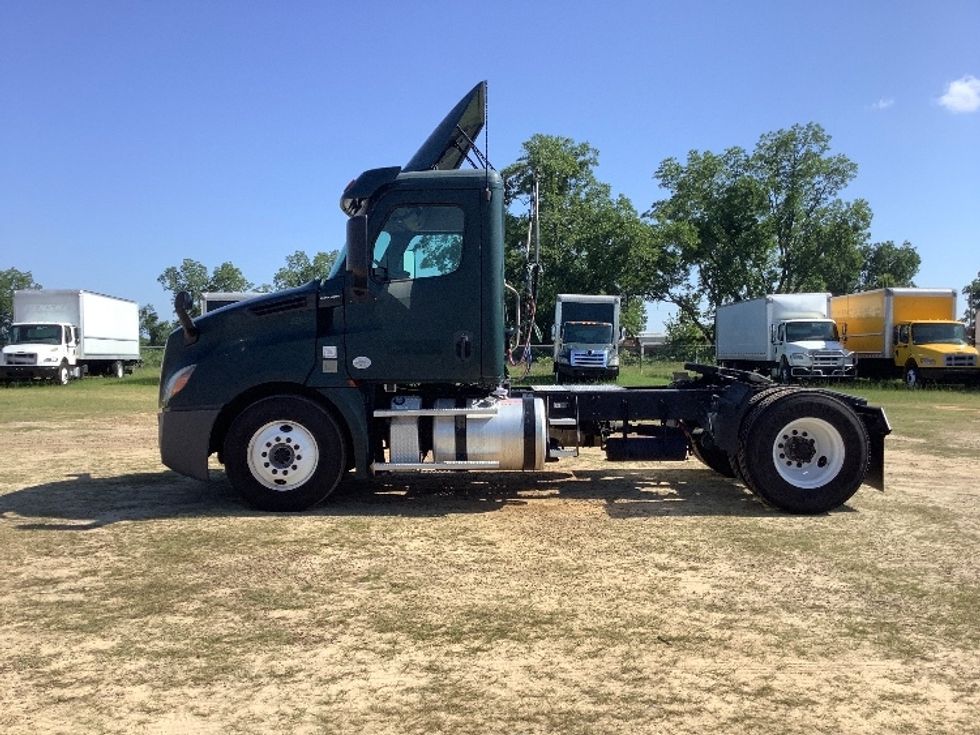 Day Cab Tractor-Heavy Duty Tractors-Freightliner-2019-T12642ST-Tifton-GA-208,691\n\t\tmiles-$ 51,000 - Image 4