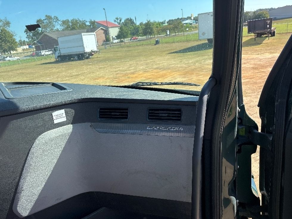 Day Cab Tractor-Heavy Duty Tractors-Freightliner-2019-T12642ST-Tifton-GA-229,197\n\t\tmiles-$ 45,250 - Image 13