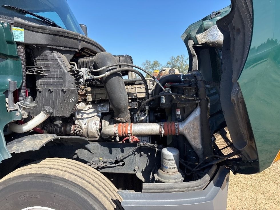 Day Cab Tractor-Heavy Duty Tractors-Freightliner-2019-T12642ST-Tifton-GA-229,197\n\t\tmiles-$ 45,250 - Image 15