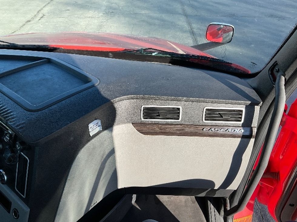 Day Cab Tractor-Heavy Duty Tractors-Freightliner-2019-T12642ST-Tulsa-OK-441,512\n\t\tmiles-$ 44,250 - Image 13