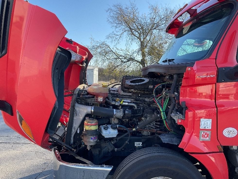 Day Cab Tractor-Heavy Duty Tractors-Freightliner-2019-T12642ST-Tulsa-OK-441,512\n\t\tmiles-$ 44,250 - Image 16