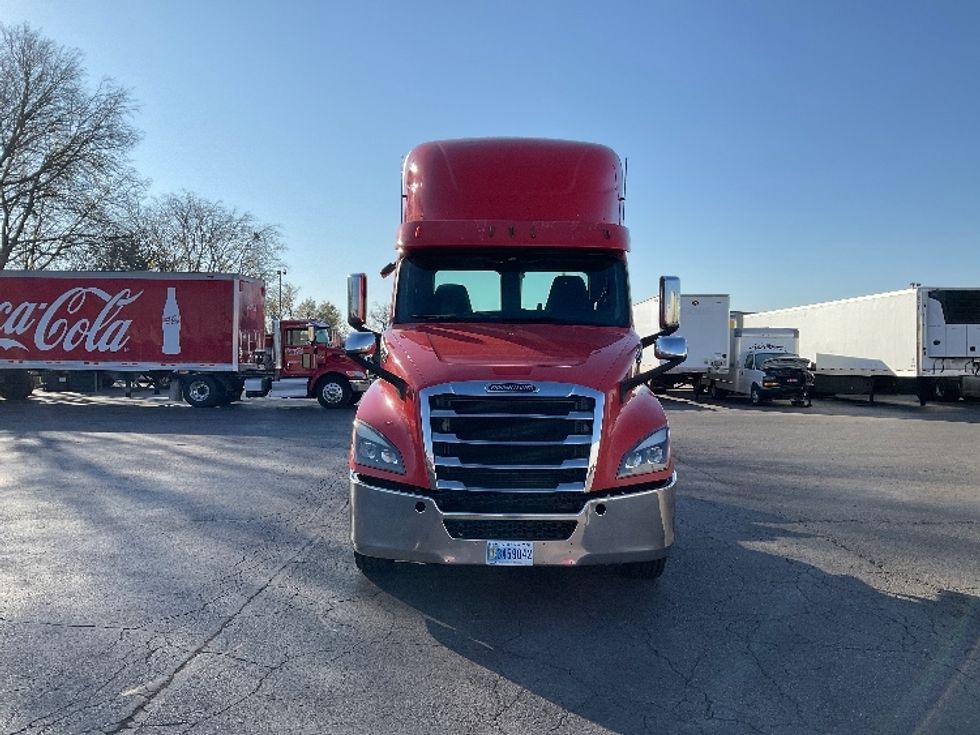 Day Cab Tractor-Heavy Duty Tractors-Freightliner-2019-T12642ST-Tulsa-OK-441,512\n\t\tmiles-$ 44,250 - Image 2