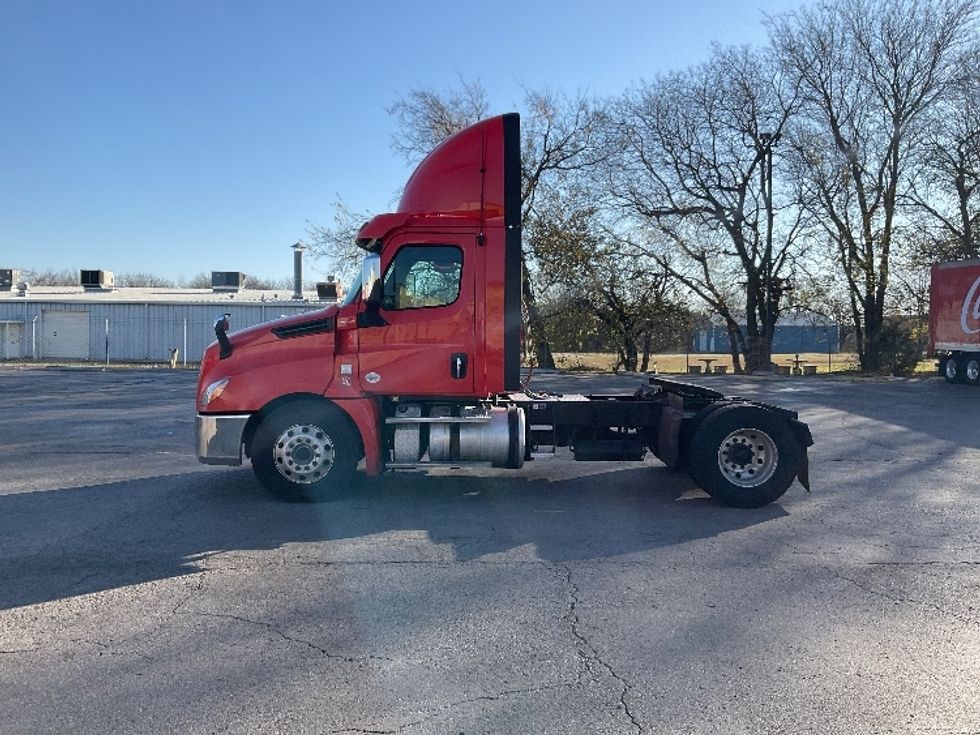 Day Cab Tractor-Heavy Duty Tractors-Freightliner-2019-T12642ST-Tulsa-OK-441,512\n\t\tmiles-$ 44,250 - Image 4