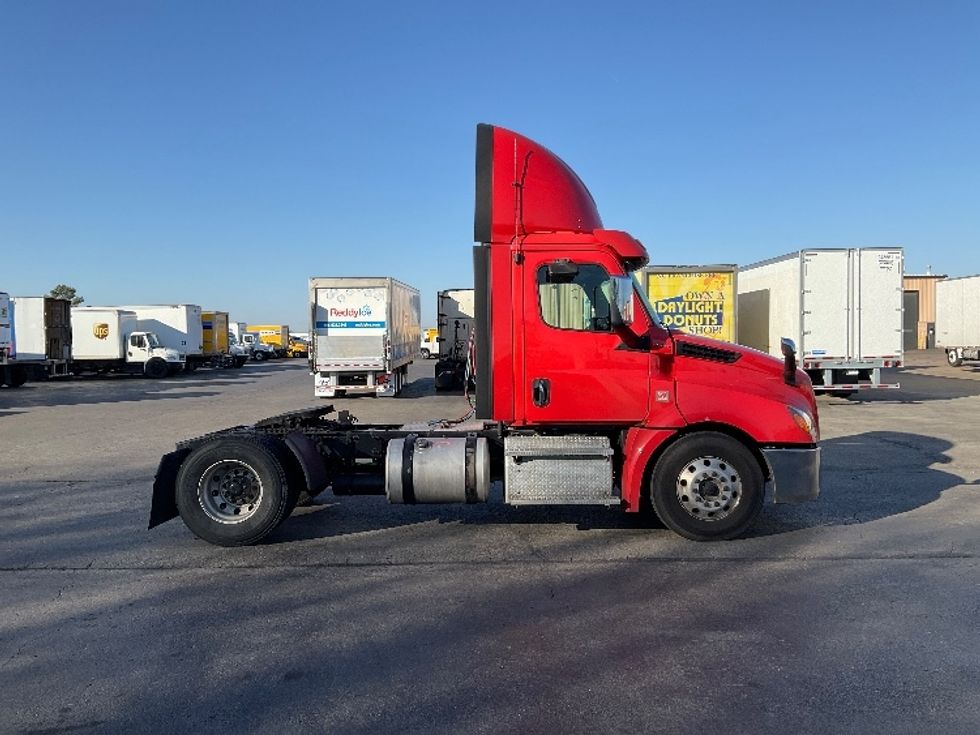 Day Cab Tractor-Heavy Duty Tractors-Freightliner-2019-T12642ST-Tulsa-OK-441,512\n\t\tmiles-$ 44,250 - Image 8