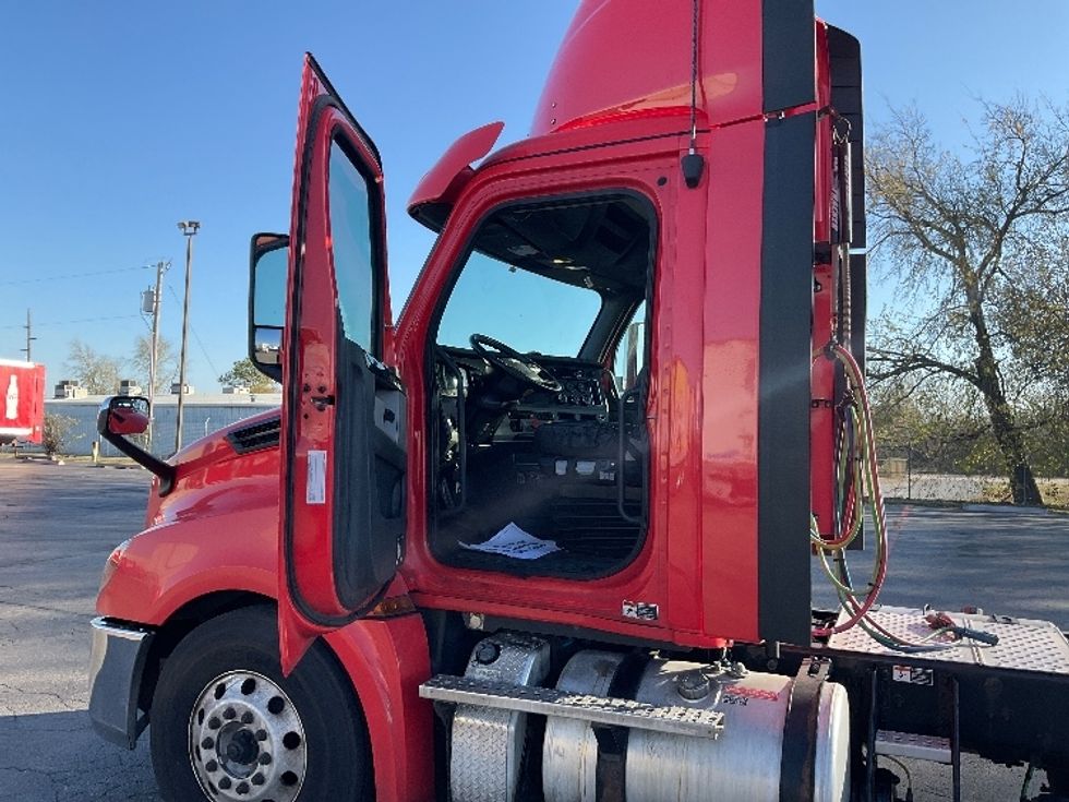 Day Cab Tractor-Heavy Duty Tractors-Freightliner-2019-T12642ST-Tulsa-OK-441,512\n\t\tmiles-$ 44,250 - Image 9