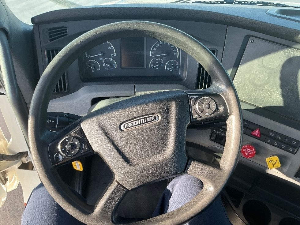 Day Cab Tractor-Heavy Duty Tractors-Freightliner-2019-T12642ST-West Sacramento-CA-308,496\n\t\tmiles-$ 42,500 - Image 11