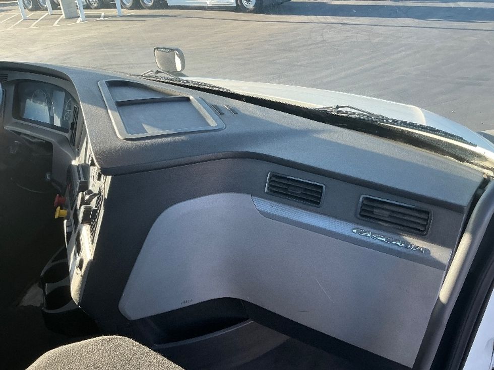 Day Cab Tractor-Heavy Duty Tractors-Freightliner-2019-T12642ST-West Sacramento-CA-308,496\n\t\tmiles-$ 42,500 - Image 14