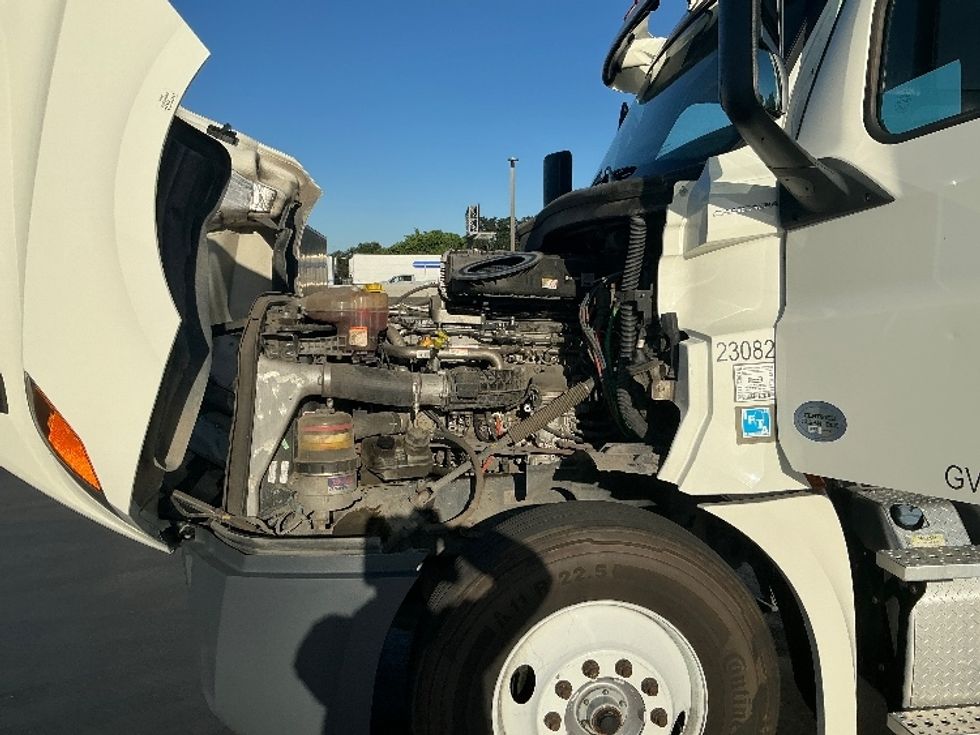 Day Cab Tractor-Heavy Duty Tractors-Freightliner-2019-T12642ST-West Sacramento-CA-308,496\n\t\tmiles-$ 42,500 - Image 16
