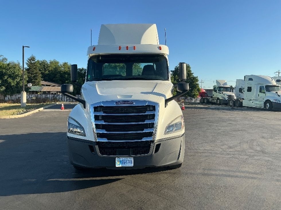 Day Cab Tractor-Heavy Duty Tractors-Freightliner-2019-T12642ST-West Sacramento-CA-308,496\n\t\tmiles-$ 42,500 - Image 2