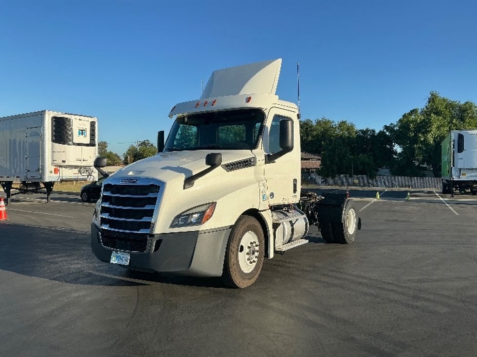 Day Cab Tractor-Heavy Duty Tractors-Freightliner-2019-T12642ST-West Sacramento-CA-308,496\n\t\tmiles-$ 42,500 - Image 3