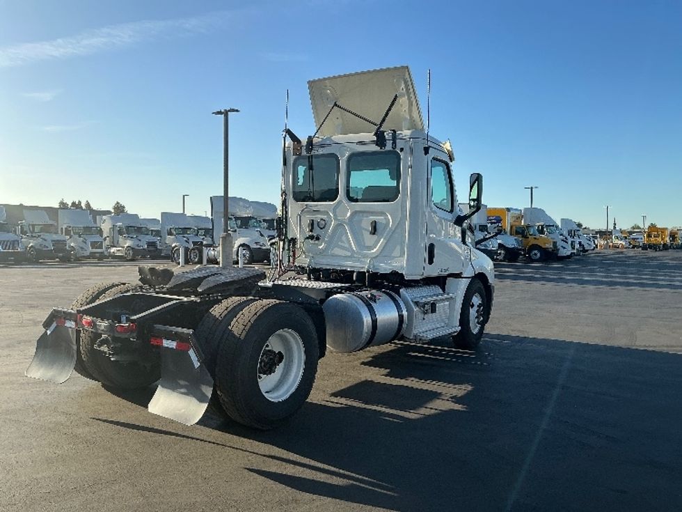 Day Cab Tractor-Heavy Duty Tractors-Freightliner-2019-T12642ST-West Sacramento-CA-308,496\n\t\tmiles-$ 42,500 - Image 7
