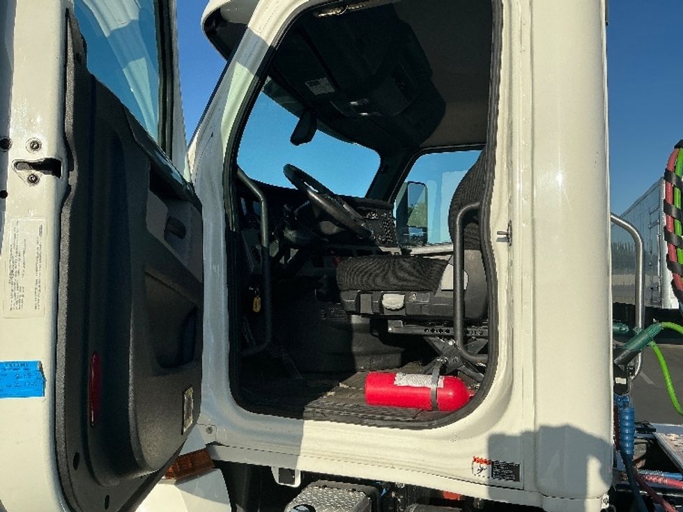Day Cab Tractor-Heavy Duty Tractors-Freightliner-2019-T12642ST-West Sacramento-CA-308,496\n\t\tmiles-$ 42,500 - Image 9
