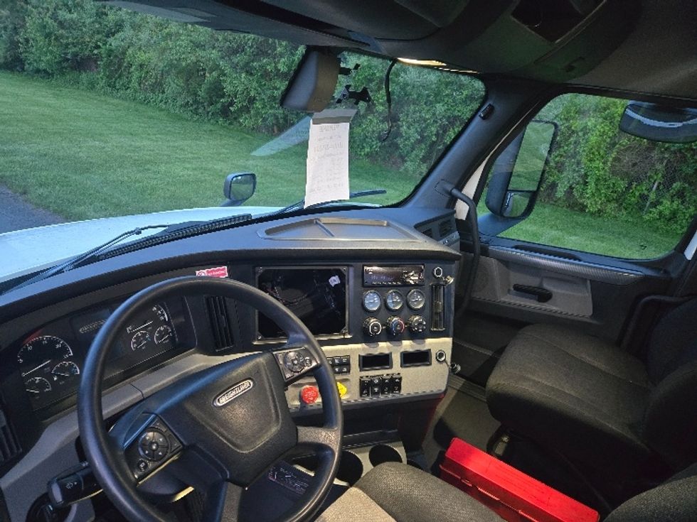 Day Cab Tractor-Heavy Duty Tractors-Freightliner-2019-T12642ST-White Deer-PA-546,224\n\t\tmiles-$ 28,500 - Image 10