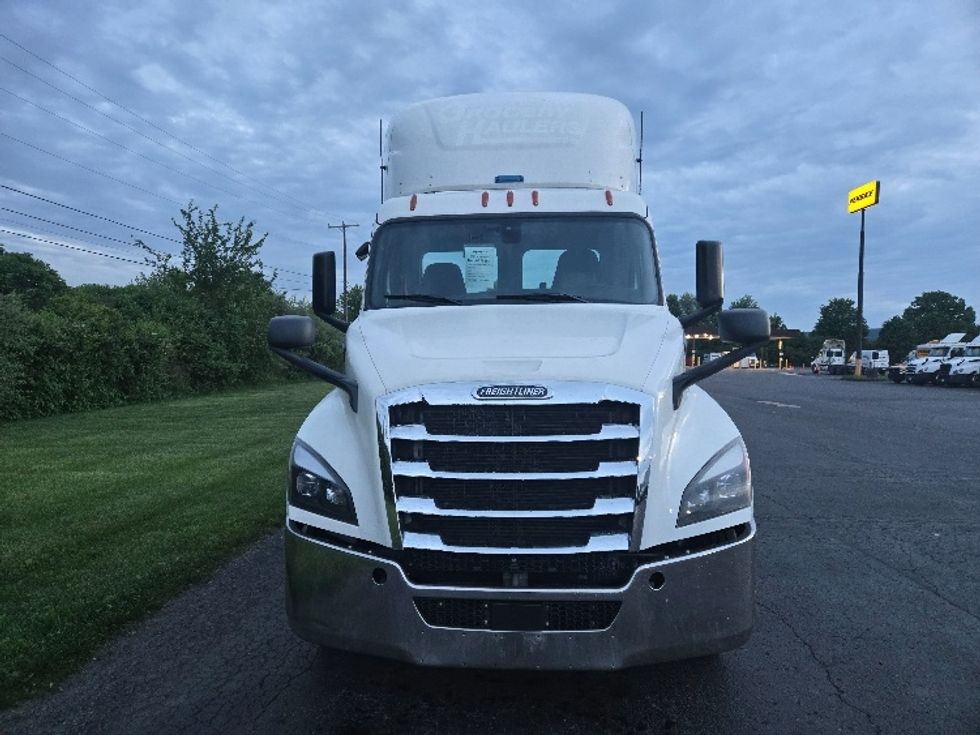 Day Cab Tractor-Heavy Duty Tractors-Freightliner-2019-T12642ST-White Deer-PA-546,224\n\t\tmiles-$ 28,500 - Image 2
