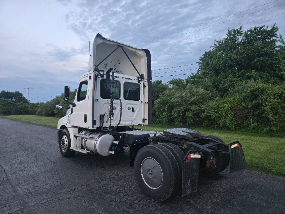 Day Cab Tractor-Heavy Duty Tractors-Freightliner-2019-T12642ST-White Deer-PA-546,224\n\t\tmiles-$ 28,500 - Image 5