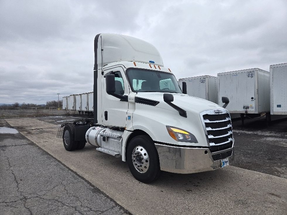Day Cab Tractor-Heavy Duty Tractors-Freightliner-2019-T12642ST-White Deer-PA-608,083\n\t\tmiles-$ 24,750 - Image 1