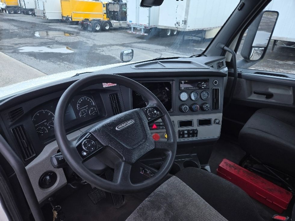 Day Cab Tractor-Heavy Duty Tractors-Freightliner-2019-T12642ST-White Deer-PA-608,083\n\t\tmiles-$ 24,750 - Image 10