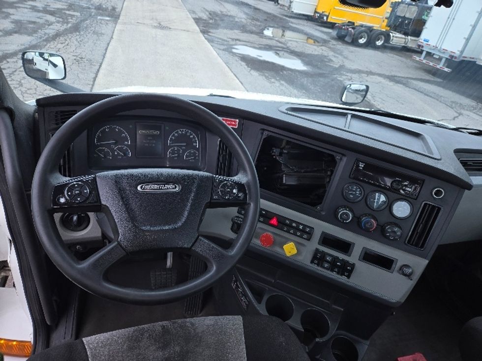 Day Cab Tractor-Heavy Duty Tractors-Freightliner-2019-T12642ST-White Deer-PA-608,083\n\t\tmiles-$ 24,750 - Image 11