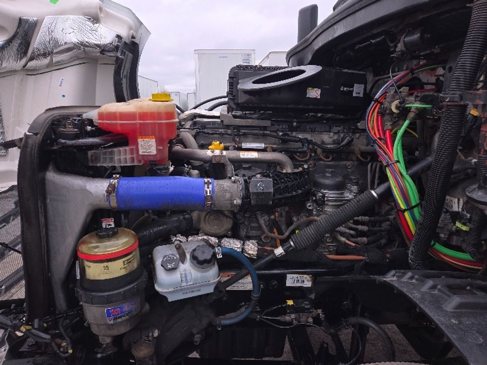 Day Cab Tractor-Heavy Duty Tractors-Freightliner-2019-T12642ST-White Deer-PA-608,083\n\t\tmiles-$ 24,750 - Image 16