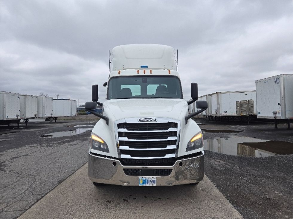 Day Cab Tractor-Heavy Duty Tractors-Freightliner-2019-T12642ST-White Deer-PA-608,083\n\t\tmiles-$ 24,750 - Image 2
