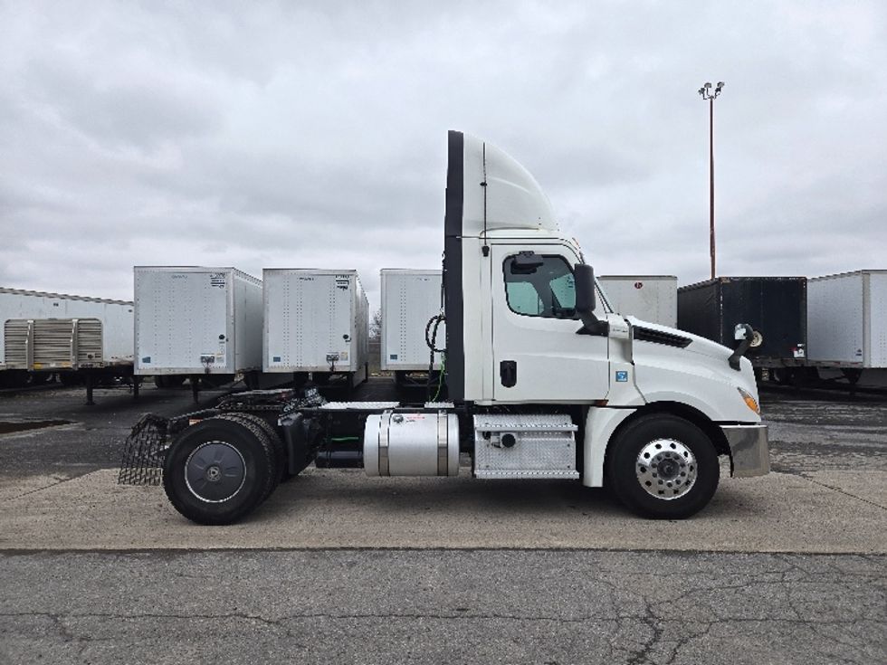 Day Cab Tractor-Heavy Duty Tractors-Freightliner-2019-T12642ST-White Deer-PA-608,083\n\t\tmiles-$ 24,750 - Image 8