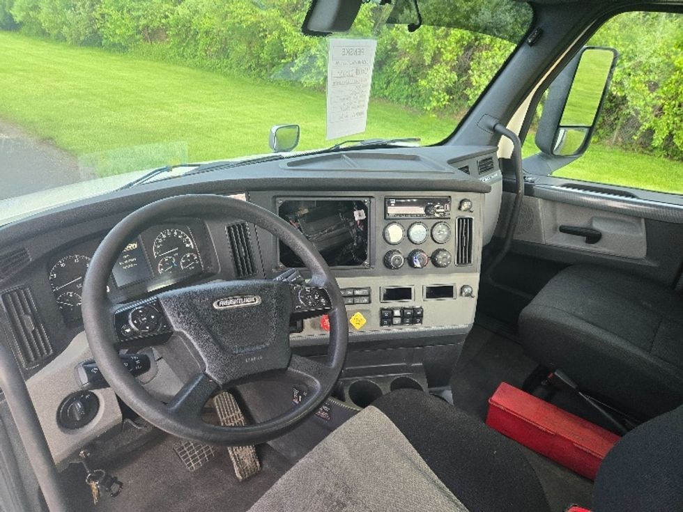 Day Cab Tractor-Heavy Duty Tractors-Freightliner-2019-T12642ST-White Deer-PA-627,574\n\t\tmiles-$ 23,750 - Image 10
