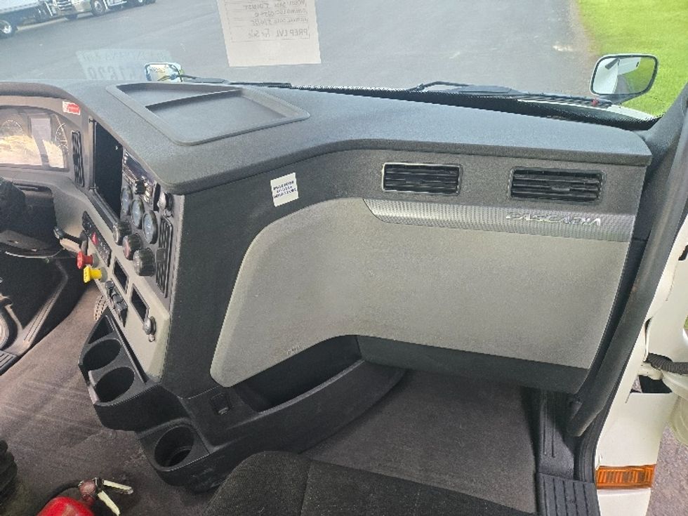 Day Cab Tractor-Heavy Duty Tractors-Freightliner-2019-T12642ST-White Deer-PA-627,574\n\t\tmiles-$ 23,750 - Image 13