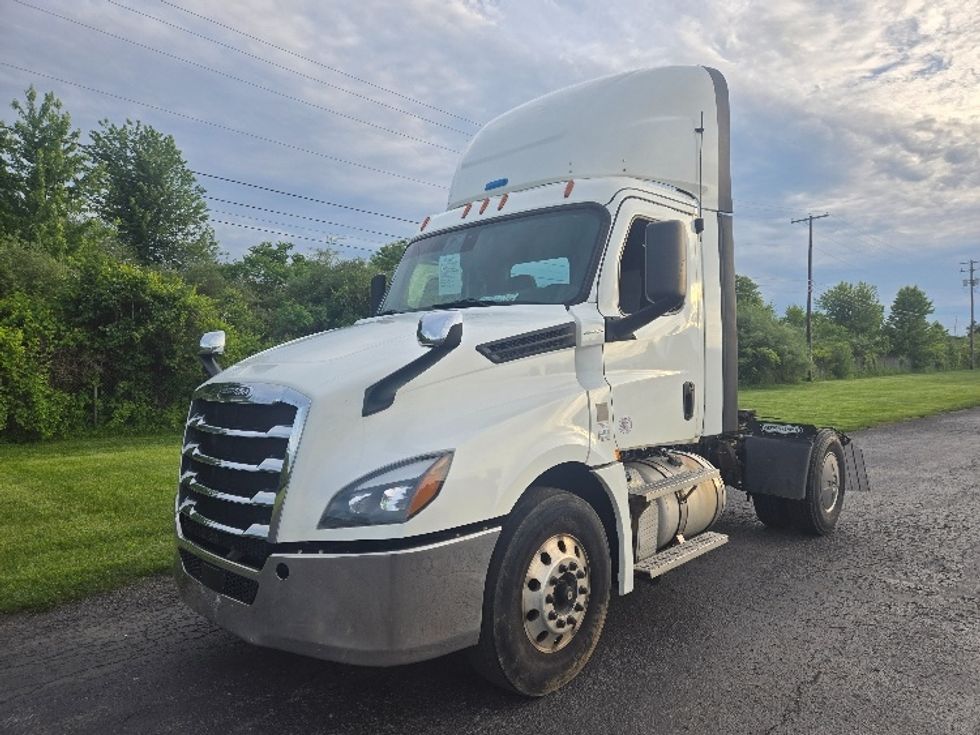 Day Cab Tractor-Heavy Duty Tractors-Freightliner-2019-T12642ST-White Deer-PA-627,574\n\t\tmiles-$ 23,750 - Image 3