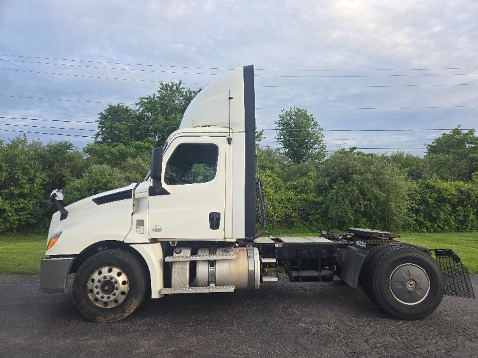Day Cab Tractor-Heavy Duty Tractors-Freightliner-2019-T12642ST-White Deer-PA-627,574\n\t\tmiles-$ 23,750 - Image 4